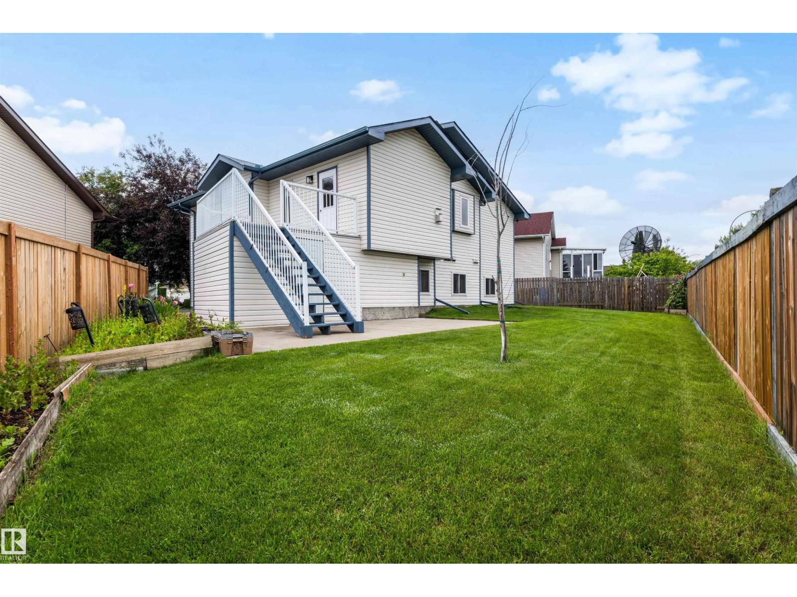 15227 47 ST NW - 44