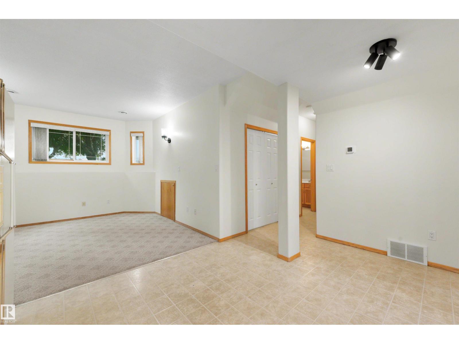15227 47 ST NW - 34