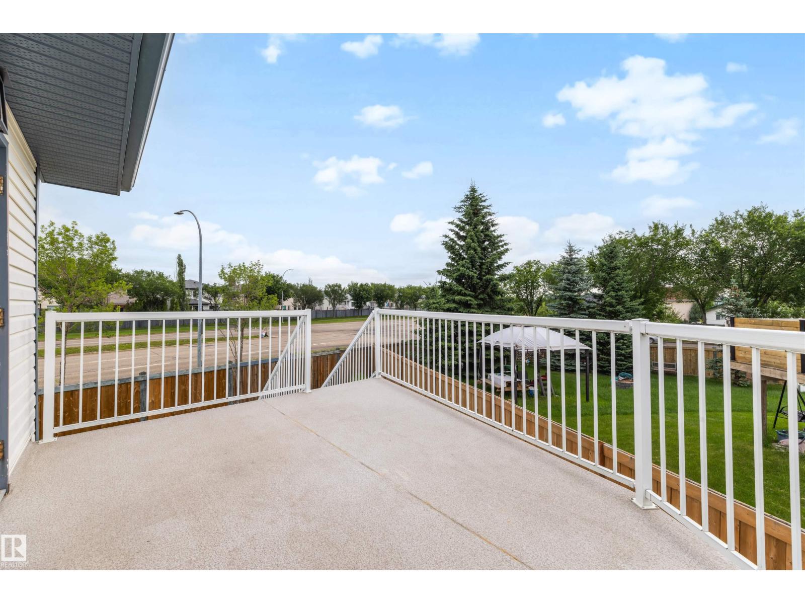 15227 47 ST NW - 41