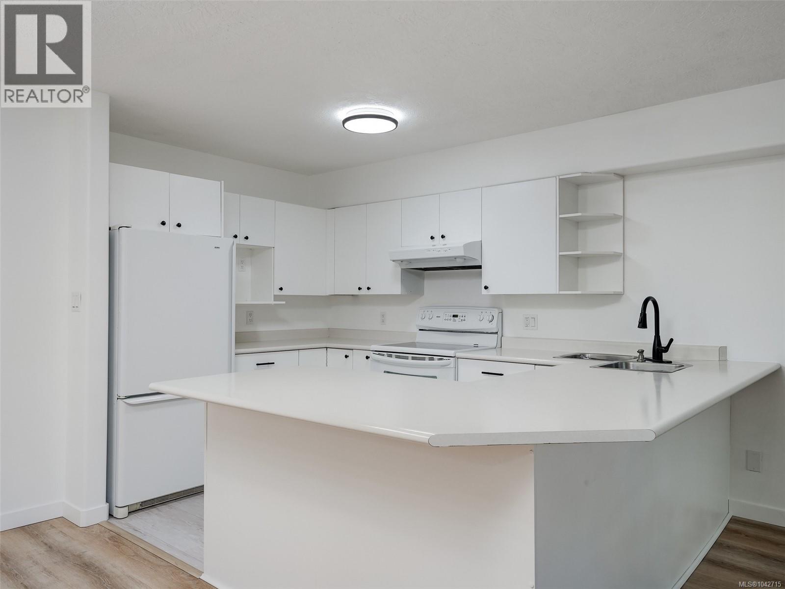 #101 3724 Harriet Rd - 10