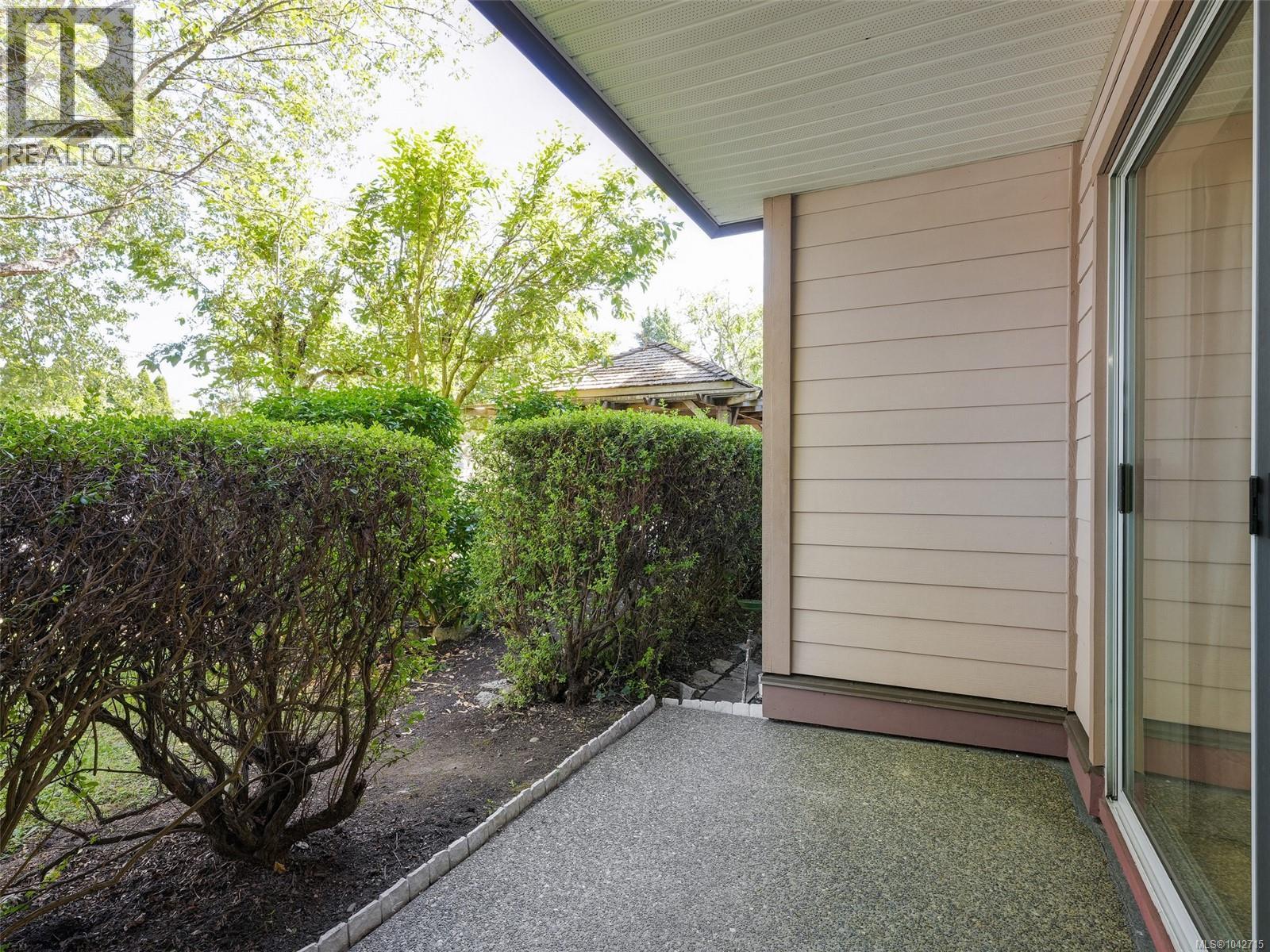 #101 3724 Harriet Rd - 23
