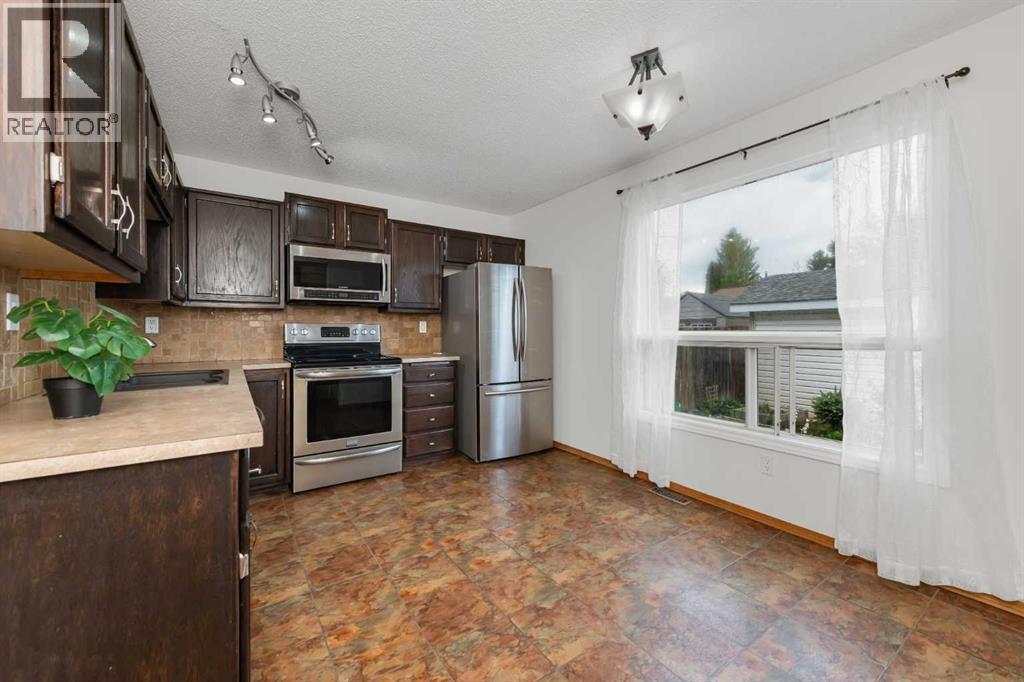 78 Queen Anne Close SE - 11