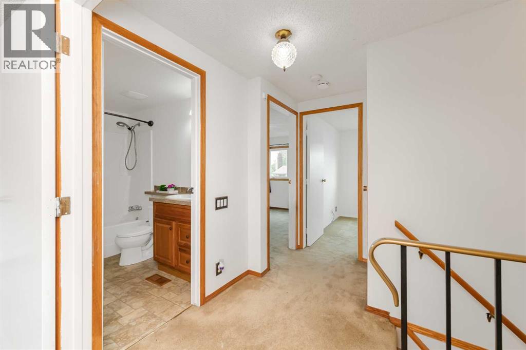 78 Queen Anne Close SE - 23
