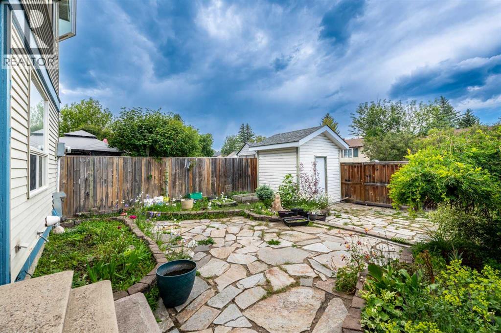 78 Queen Anne Close SE - 29