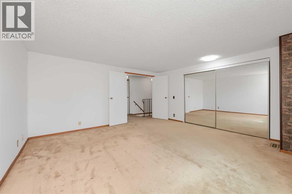 78 Queen Anne Close SE - 17