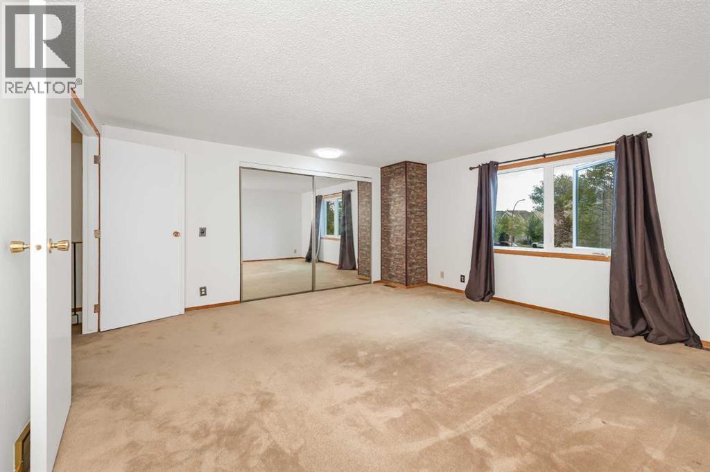 78 Queen Anne Close SE - 16
