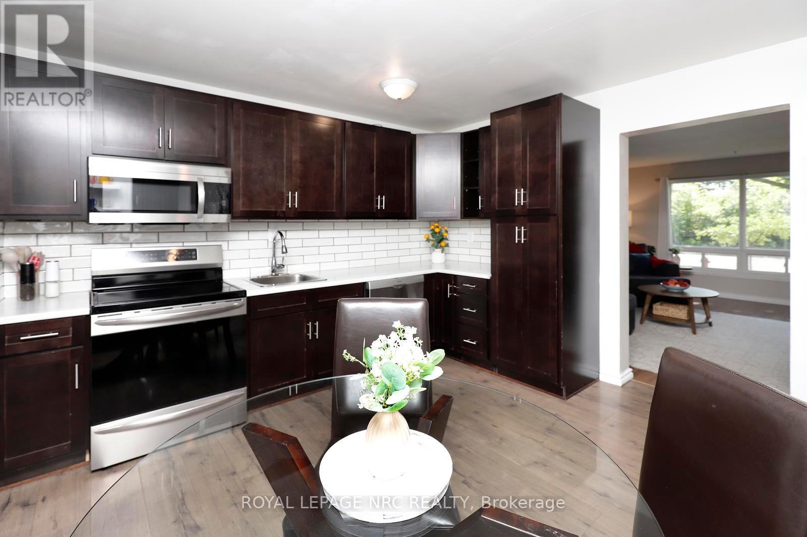 #6 211 LAKE AVENUE N - 14