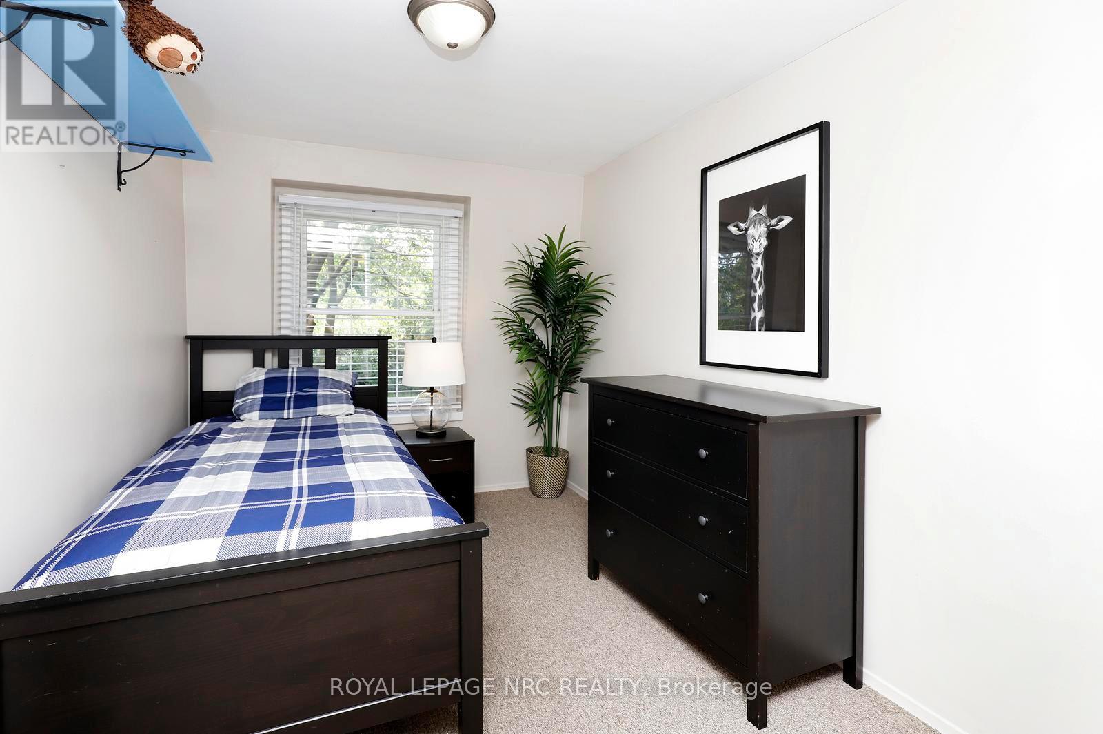 #6 211 LAKE AVENUE N - 23