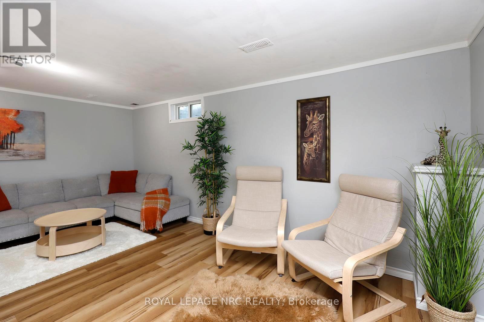 #6 211 LAKE AVENUE N - 27
