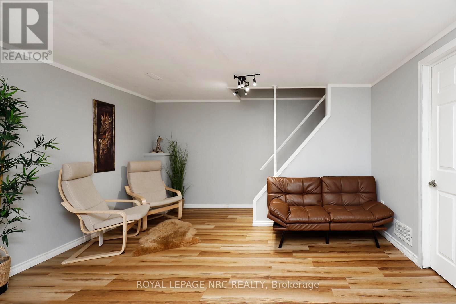 #6 211 LAKE AVENUE N - 28