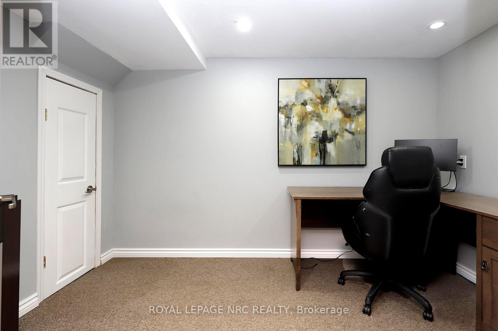 #6 211 LAKE AVENUE N - 29