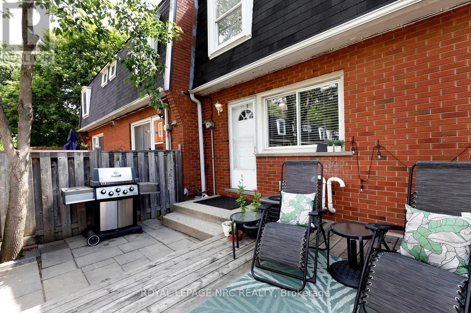 #6 211 LAKE AVENUE N - 31