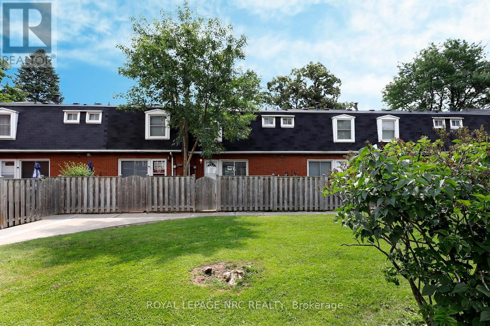 #6 211 LAKE AVENUE N - 32