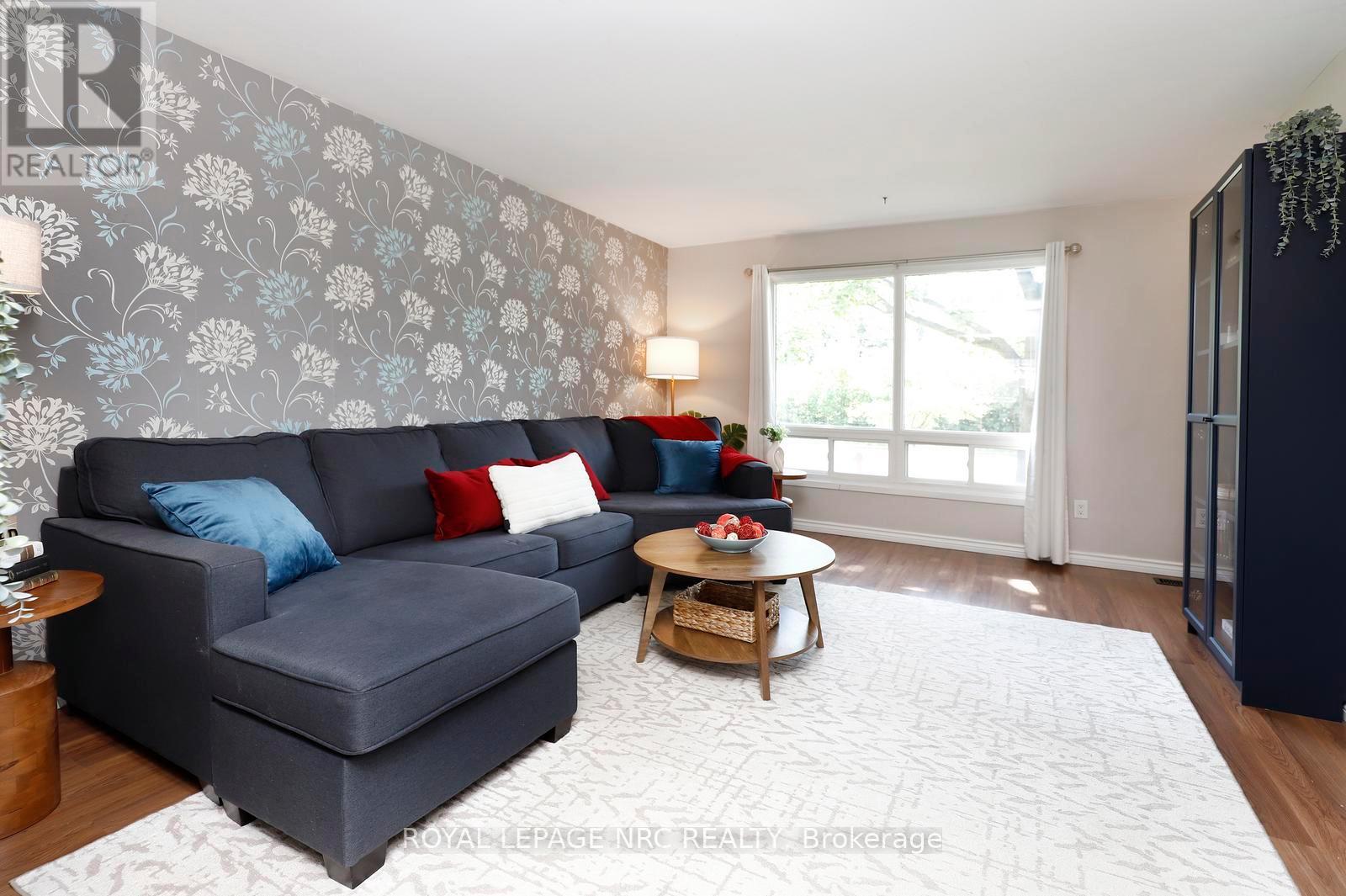 #6 211 LAKE AVENUE N - 6
