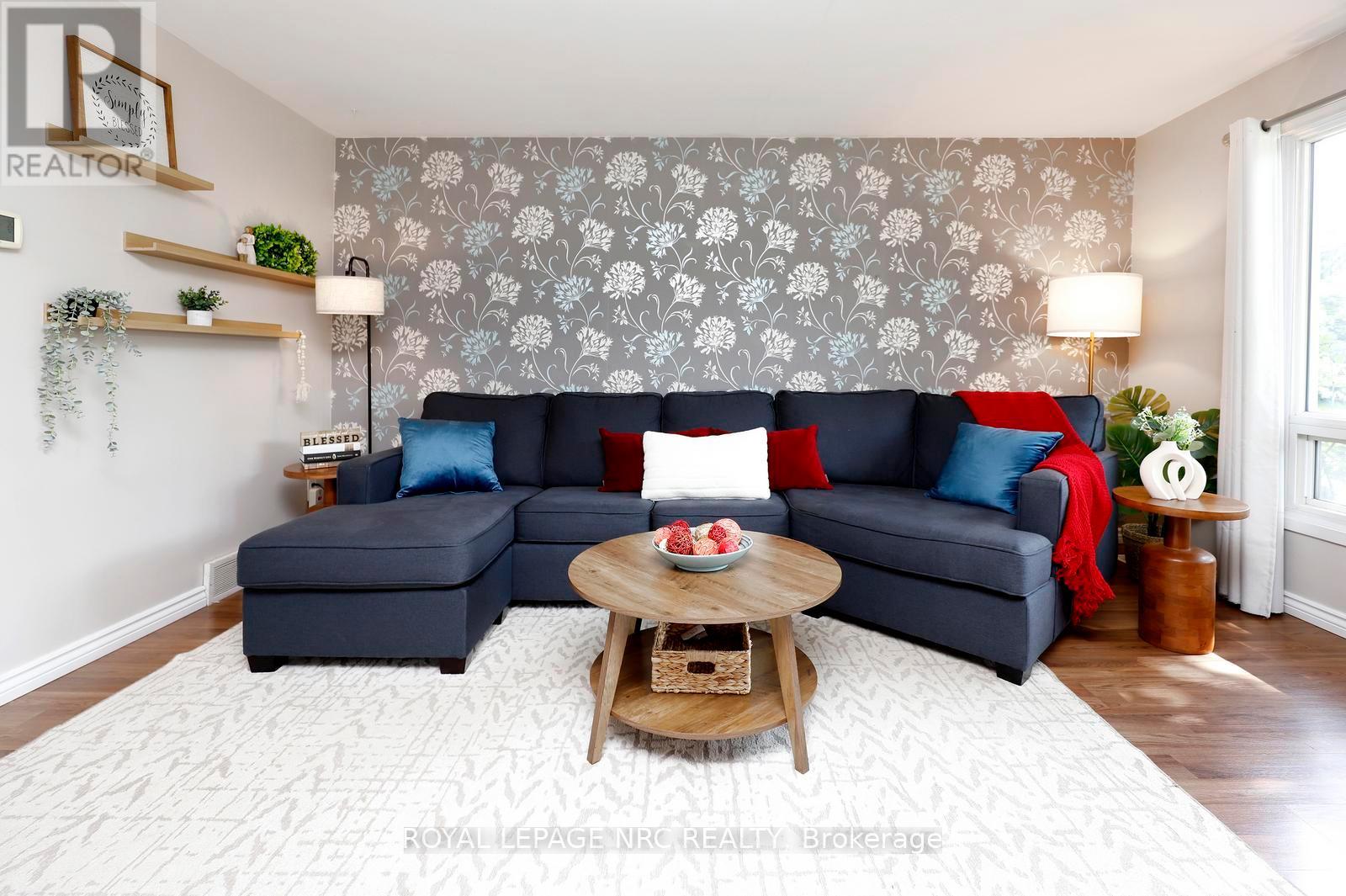 #6 211 LAKE AVENUE N - 7