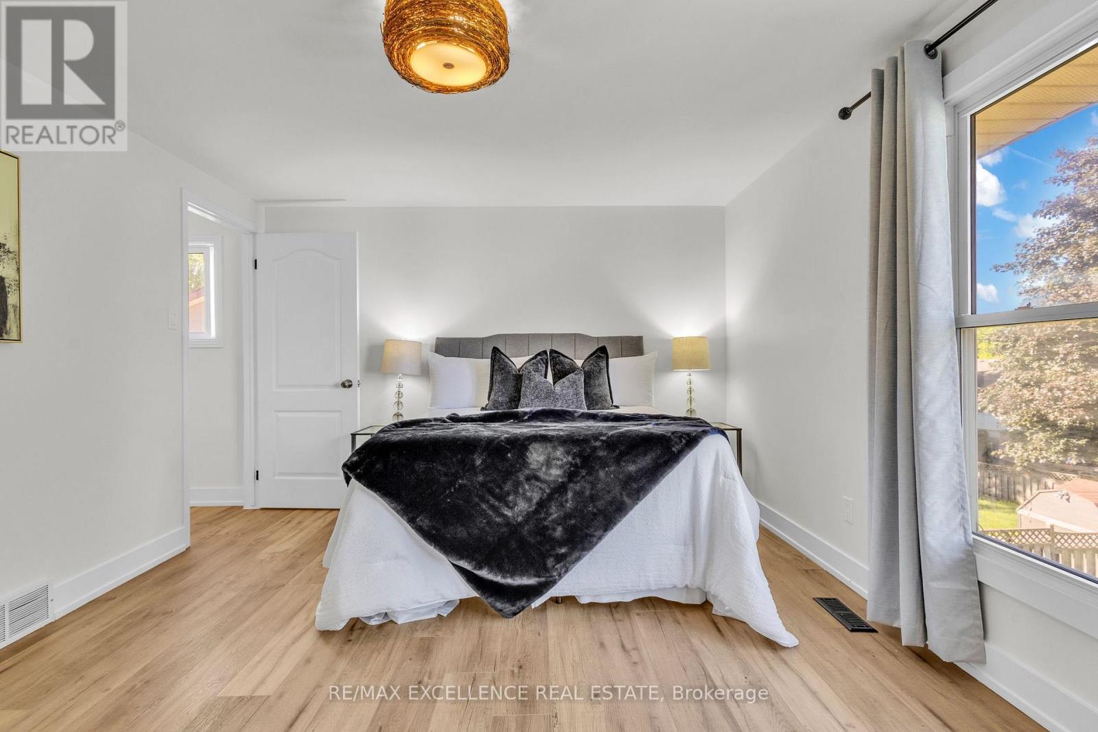 127 ACORN CRESCENT - 13