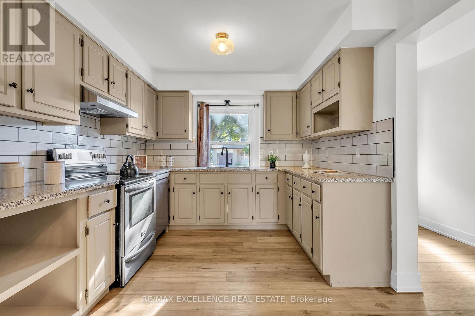 127 ACORN CRESCENT - 21