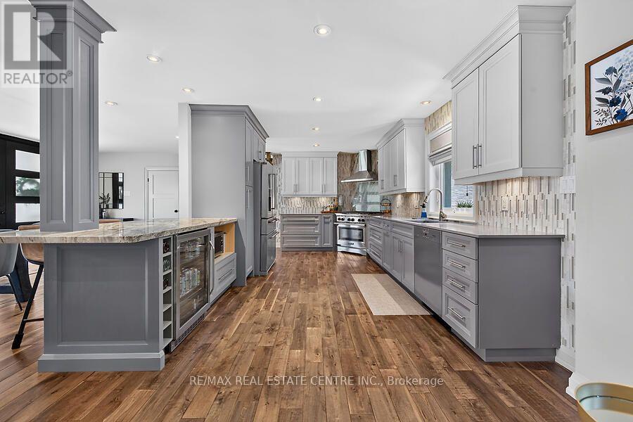 26 FREELAND COURT - 10