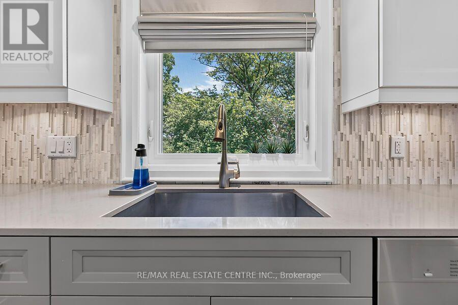 26 FREELAND COURT - 12