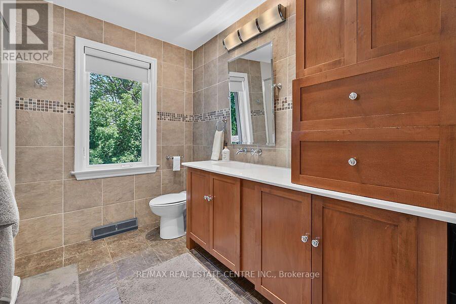 26 FREELAND COURT - 16