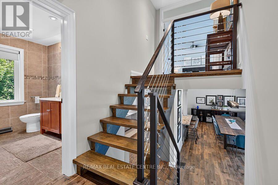 26 FREELAND COURT - 17