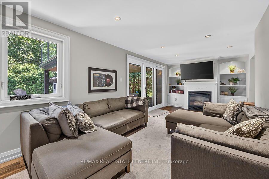 26 FREELAND COURT - 30