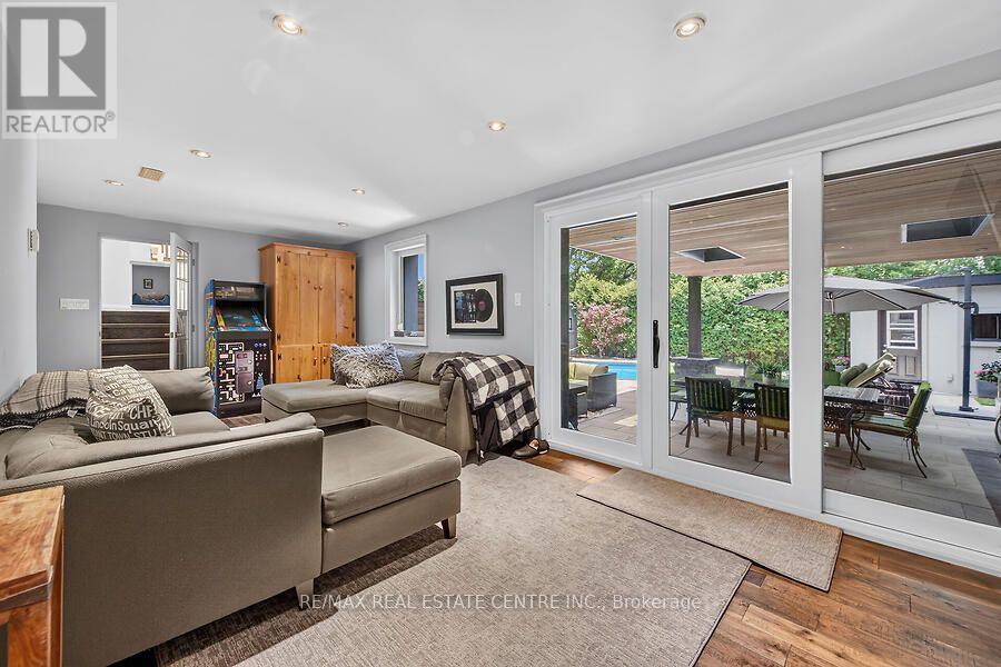 26 FREELAND COURT - 31