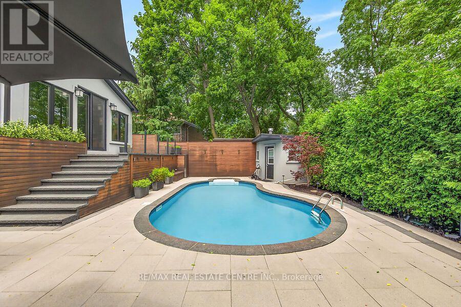 26 FREELAND COURT - 38