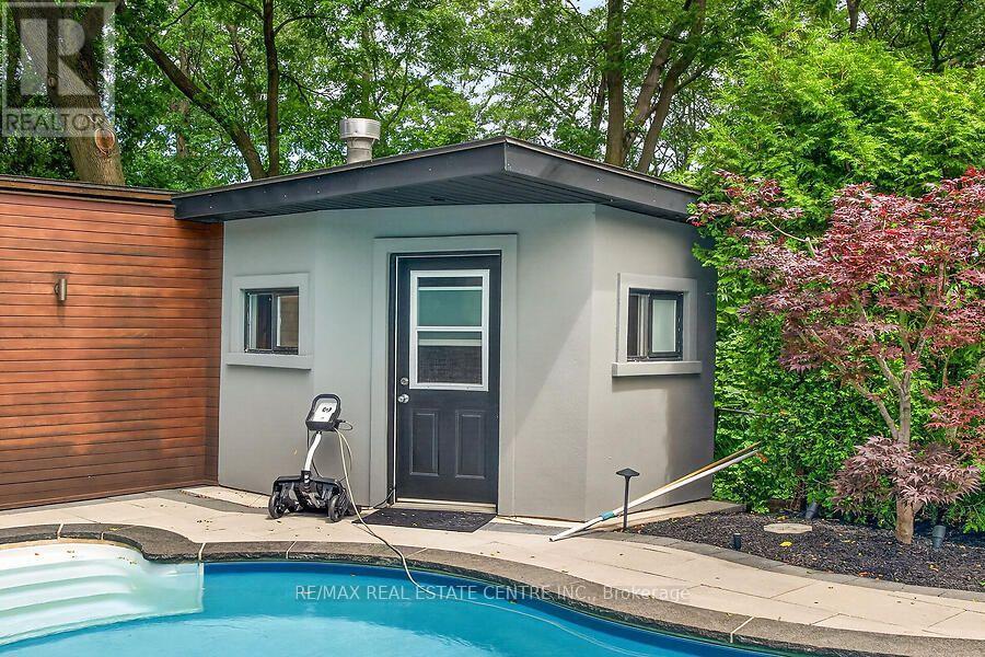 26 FREELAND COURT - 41