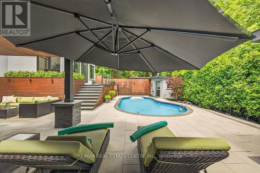 26 FREELAND COURT - 42