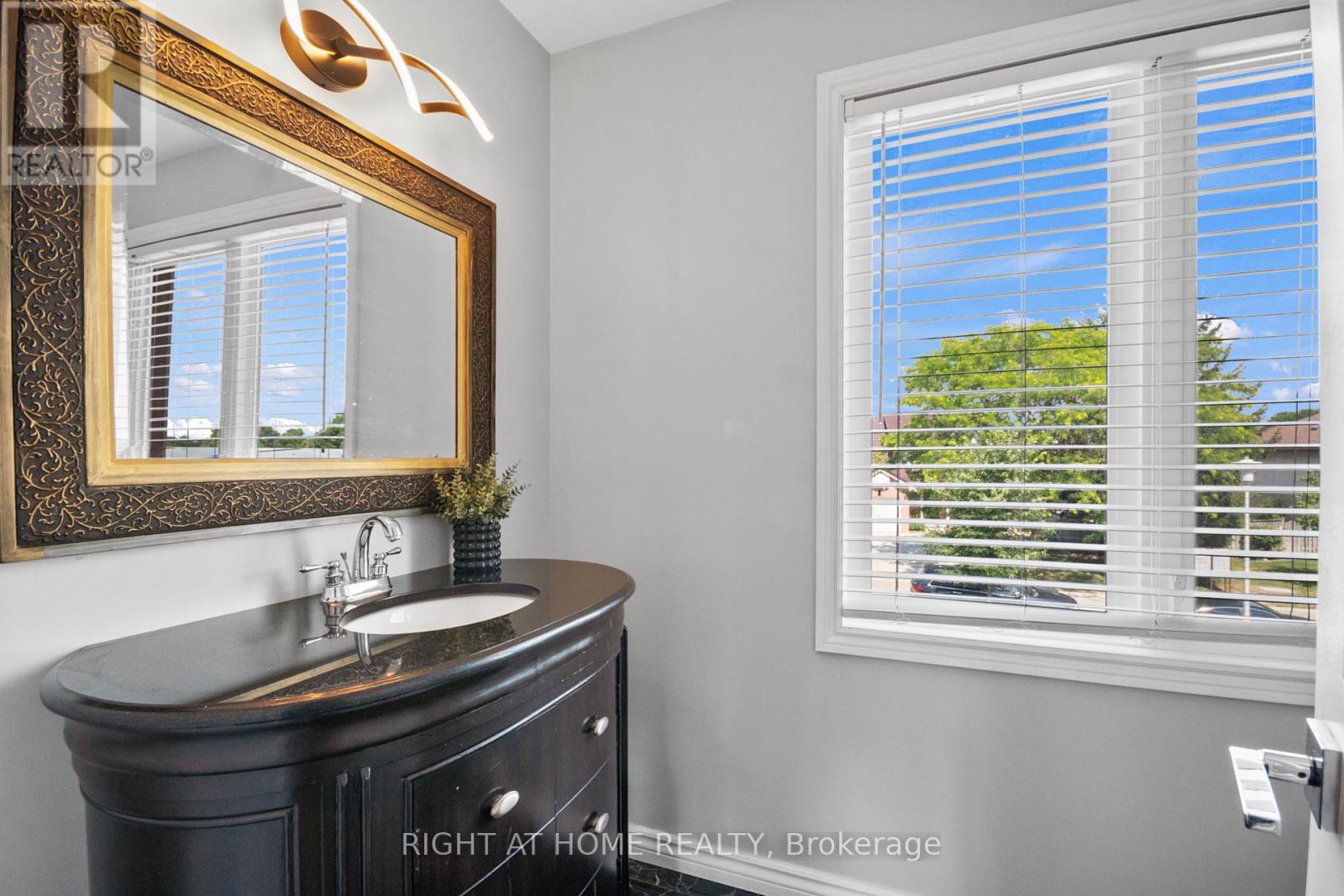 14 DUNCAN CRESCENT - 16