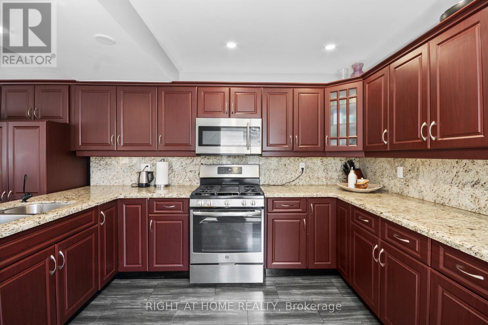 14 DUNCAN CRESCENT - 6