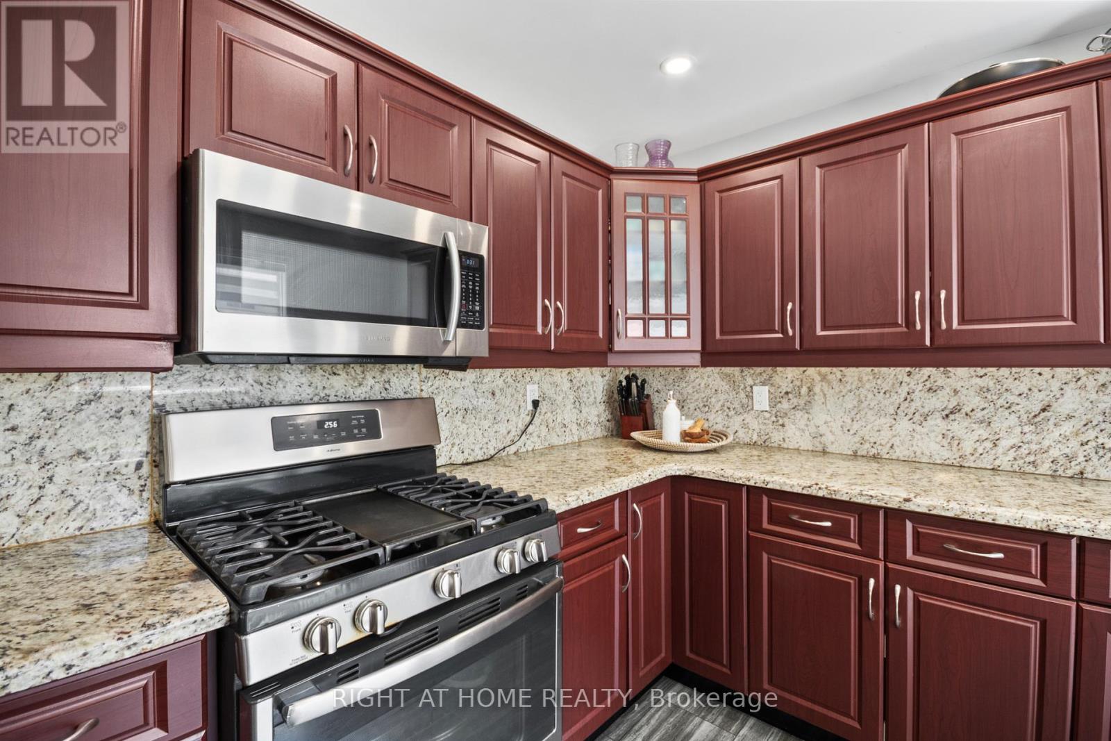 14 DUNCAN CRESCENT - 8