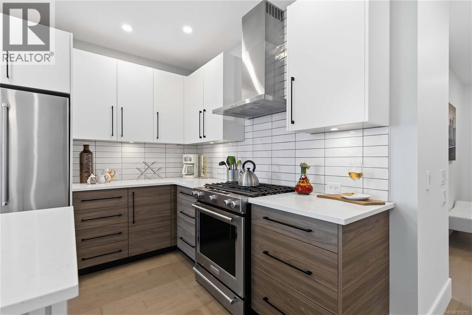 #306 990 Doumac Ave - 11