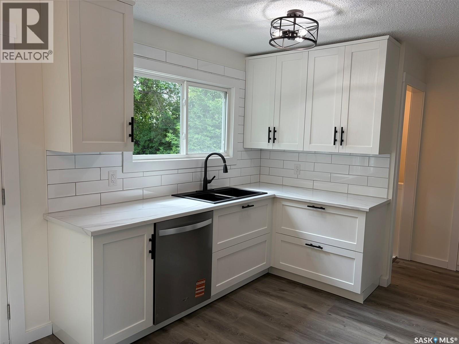 565 32nd STREET W - photo 2
