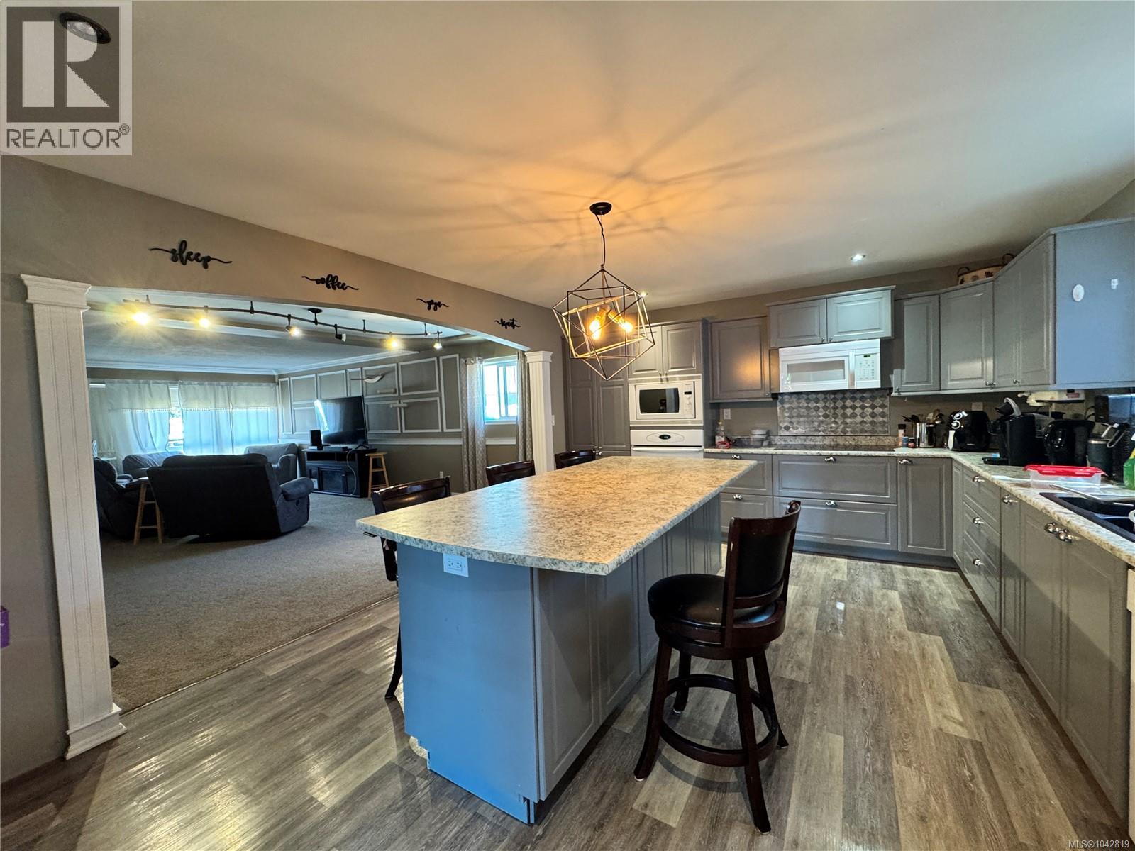 611 Nimpkish Dr - 6