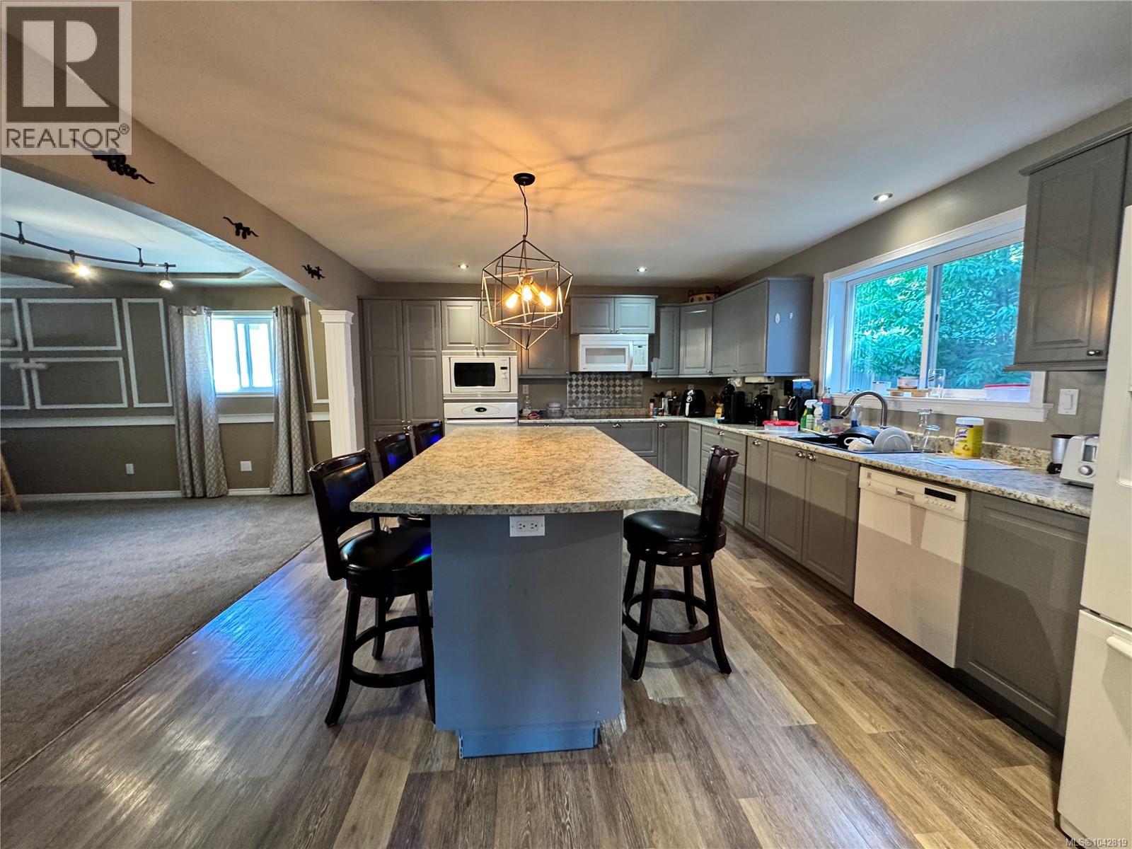 611 Nimpkish Dr - 5