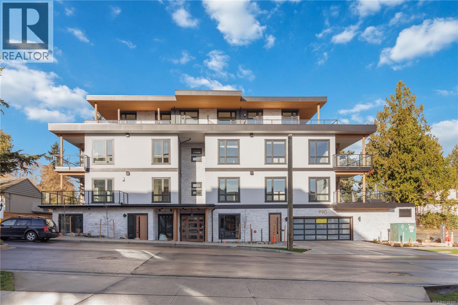 #302 990 Doumac Ave - 17