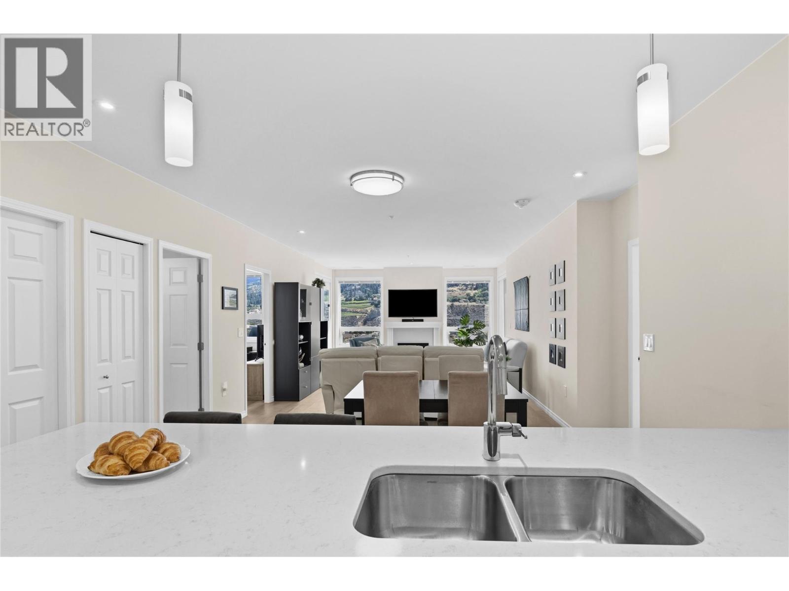 1206 3346 Skaha Lake Road, Penticton