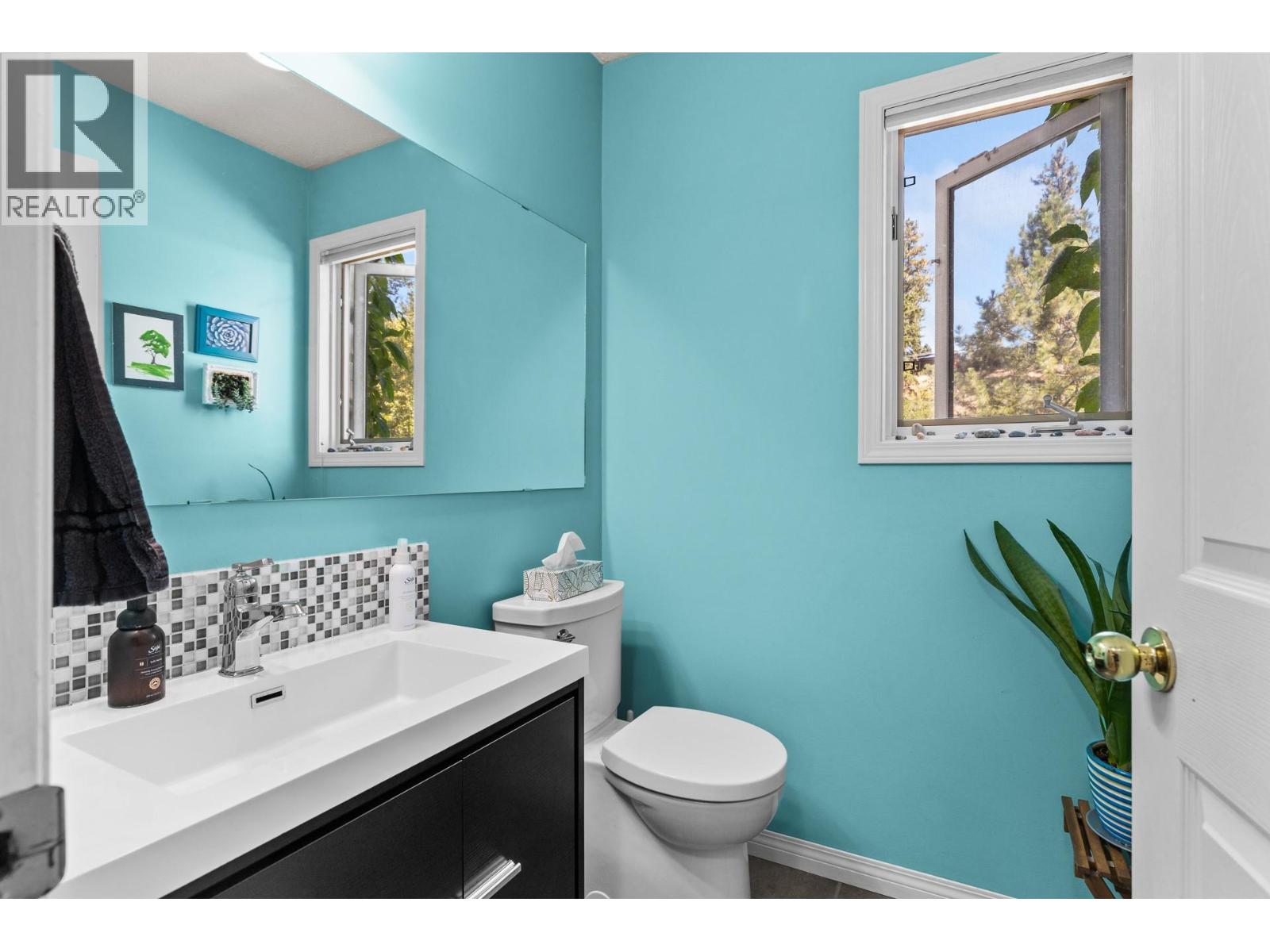4015 Mahonia Drive - 40