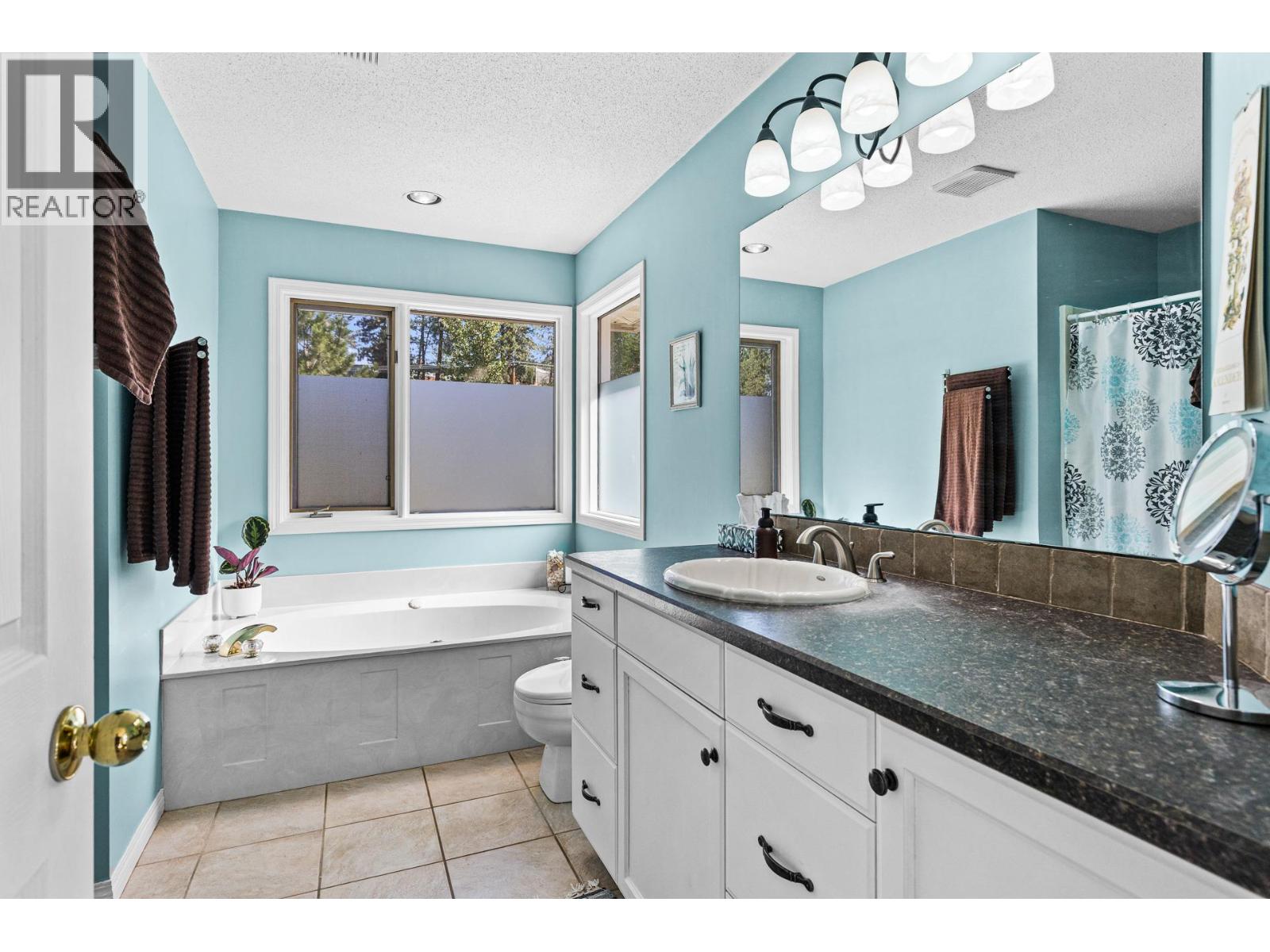 4015 Mahonia Drive - 33
