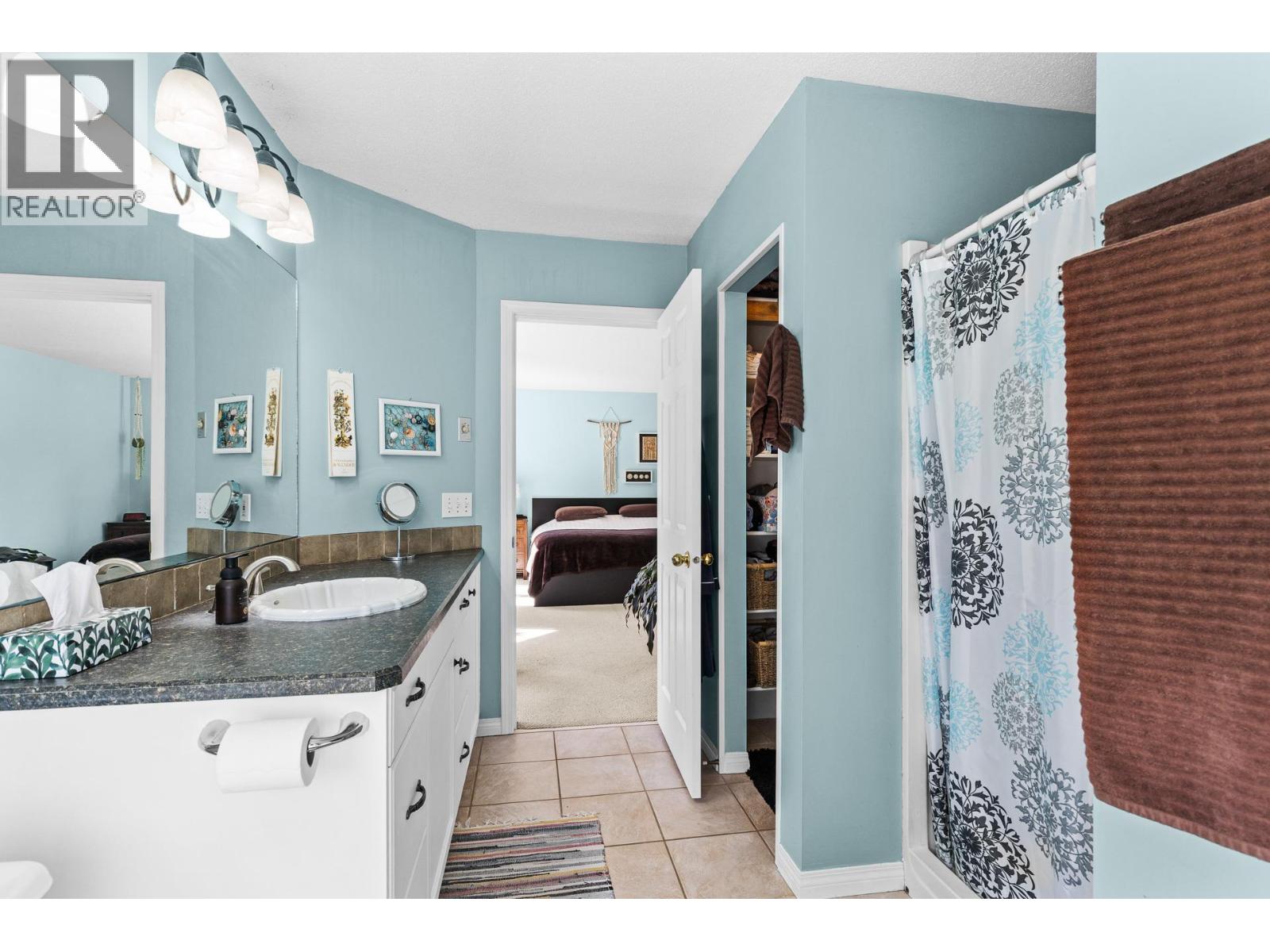 4015 Mahonia Drive - 34