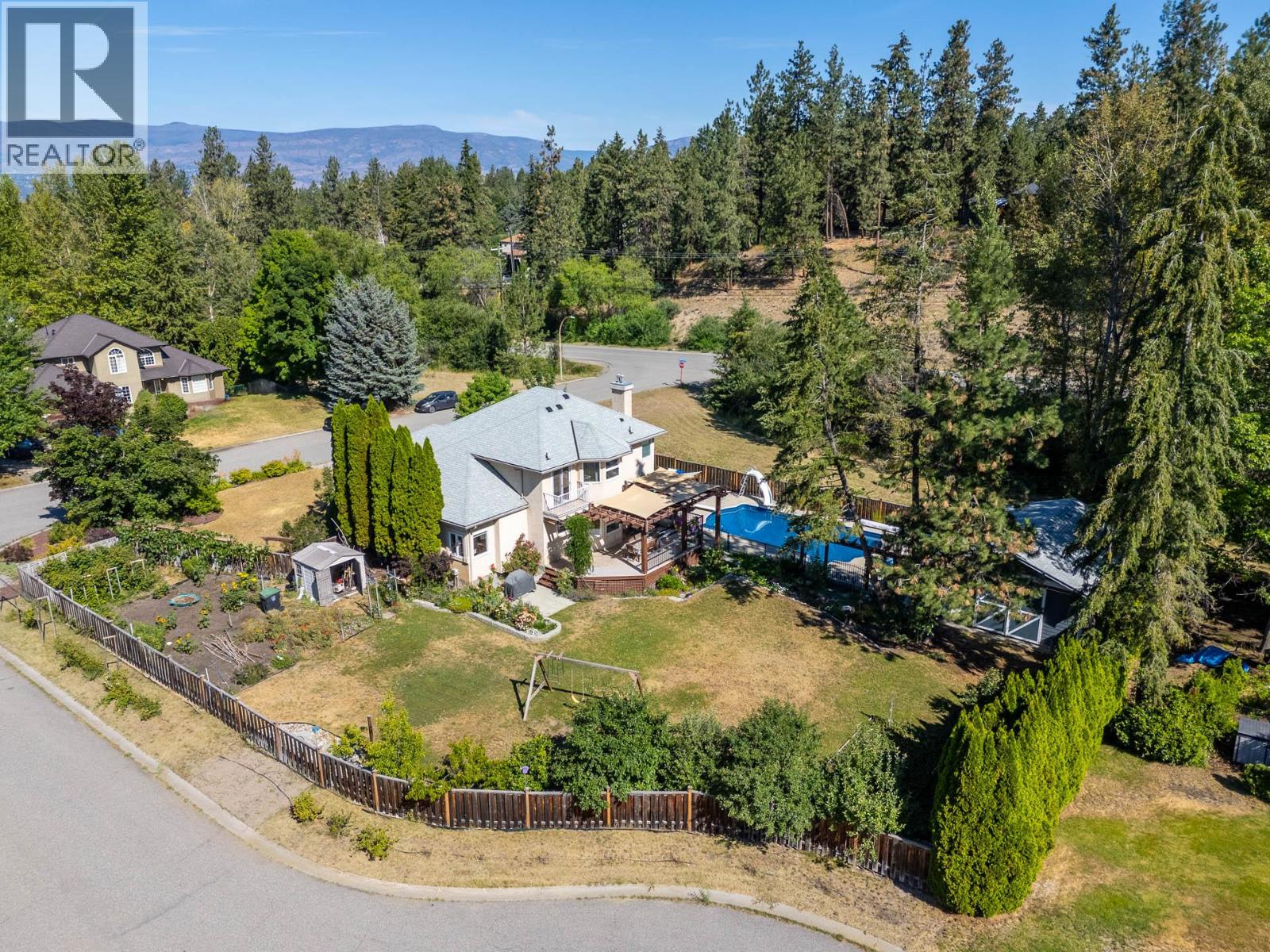 4015 Mahonia Drive - 90