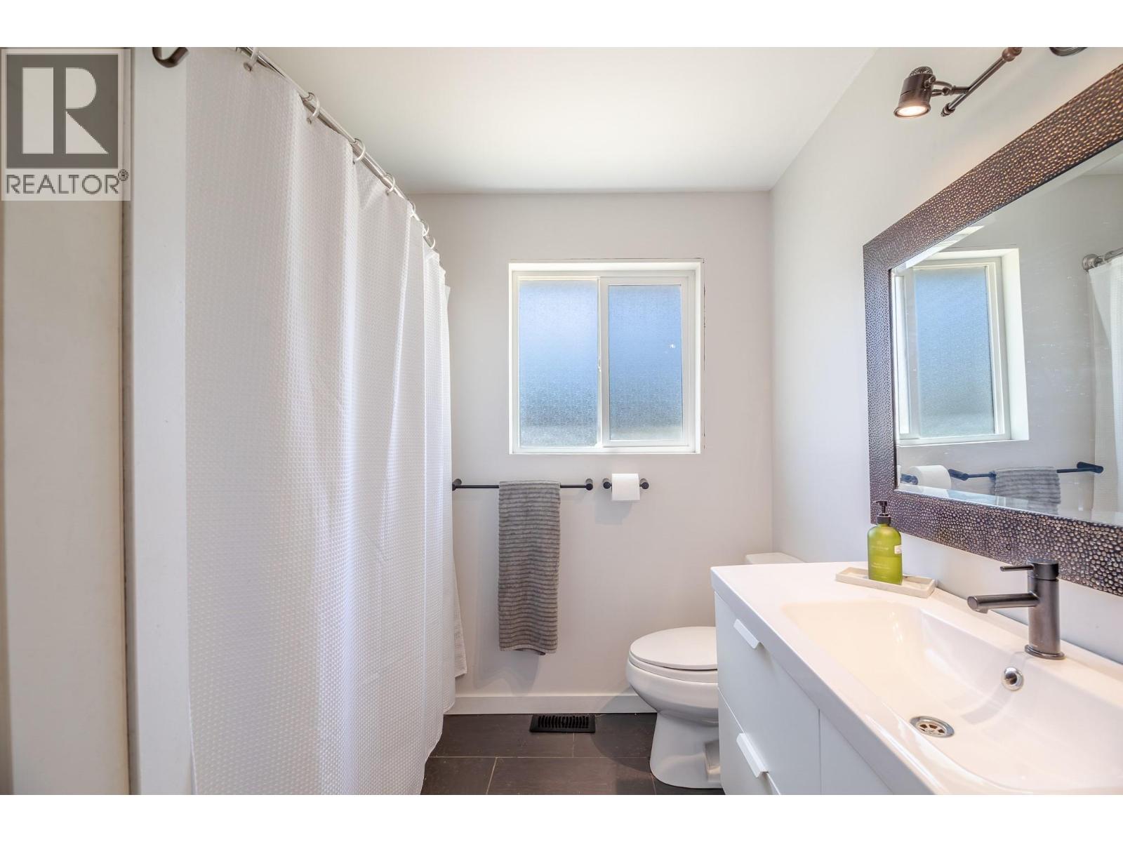12610 WRIGHT Avenue, Summerland