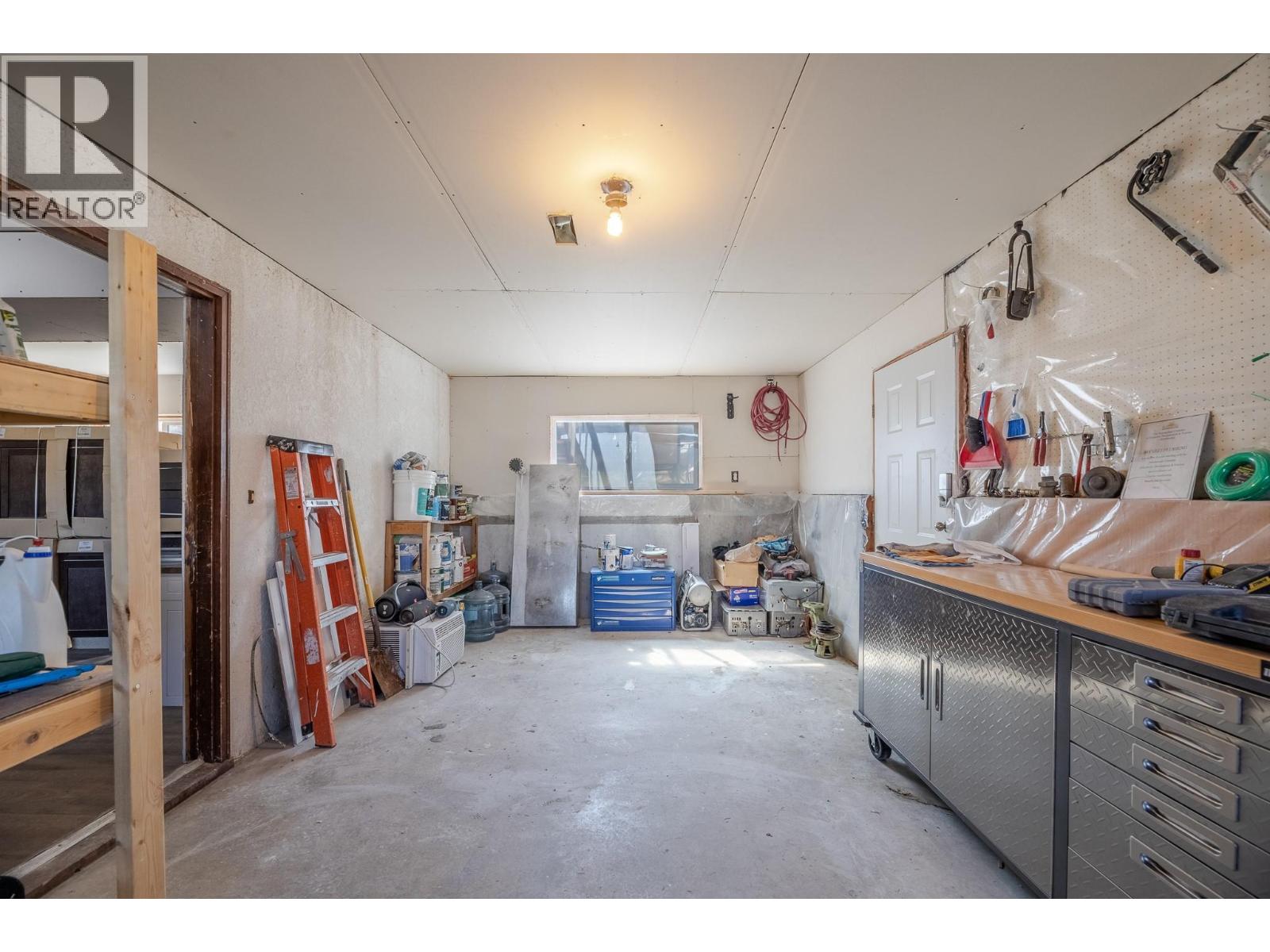 12610 WRIGHT Avenue, Summerland