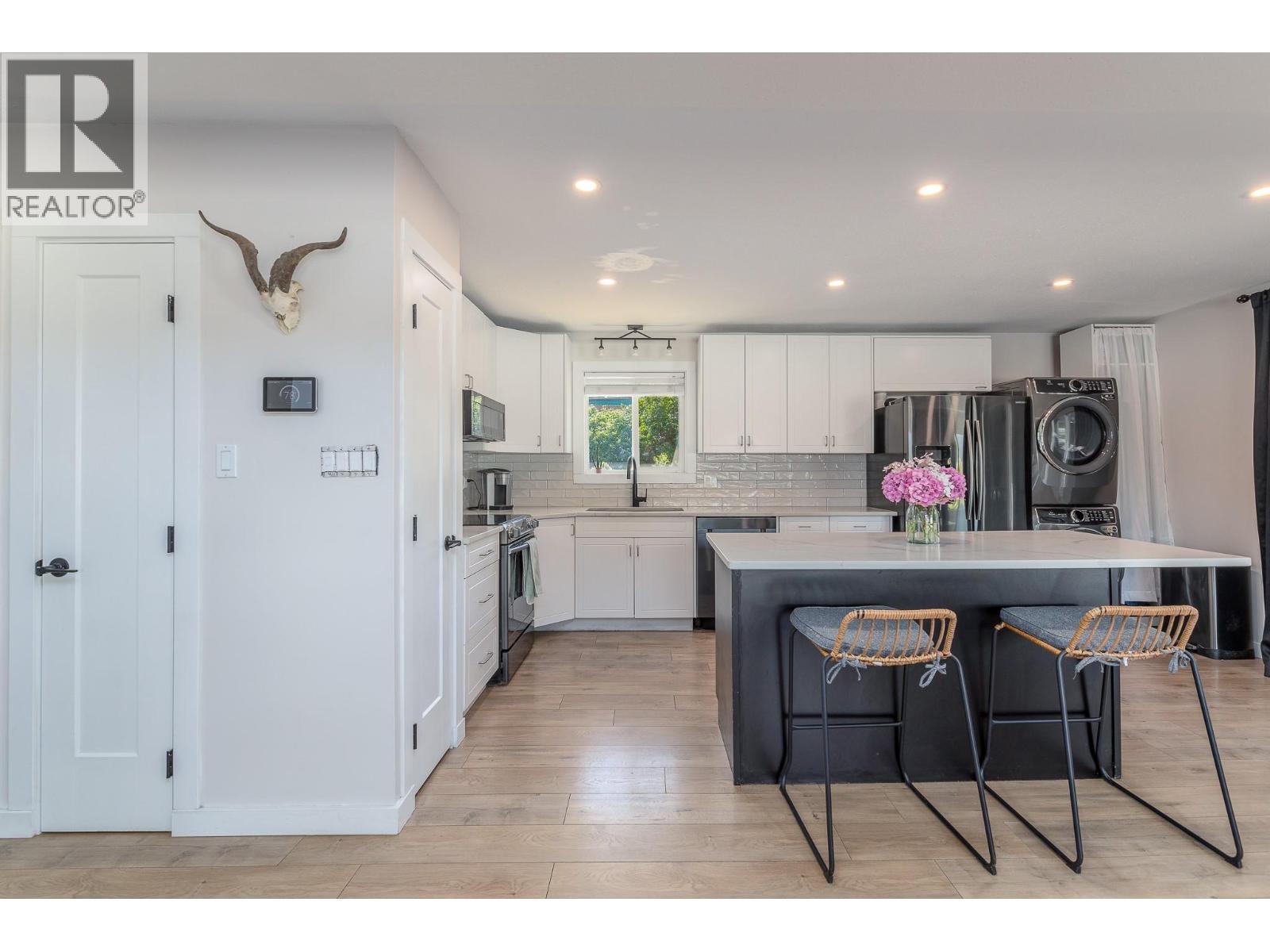 12610 WRIGHT Avenue, Summerland
