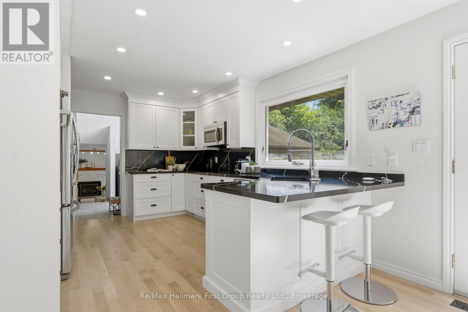 2772 DIVISION STREET N - Image 10