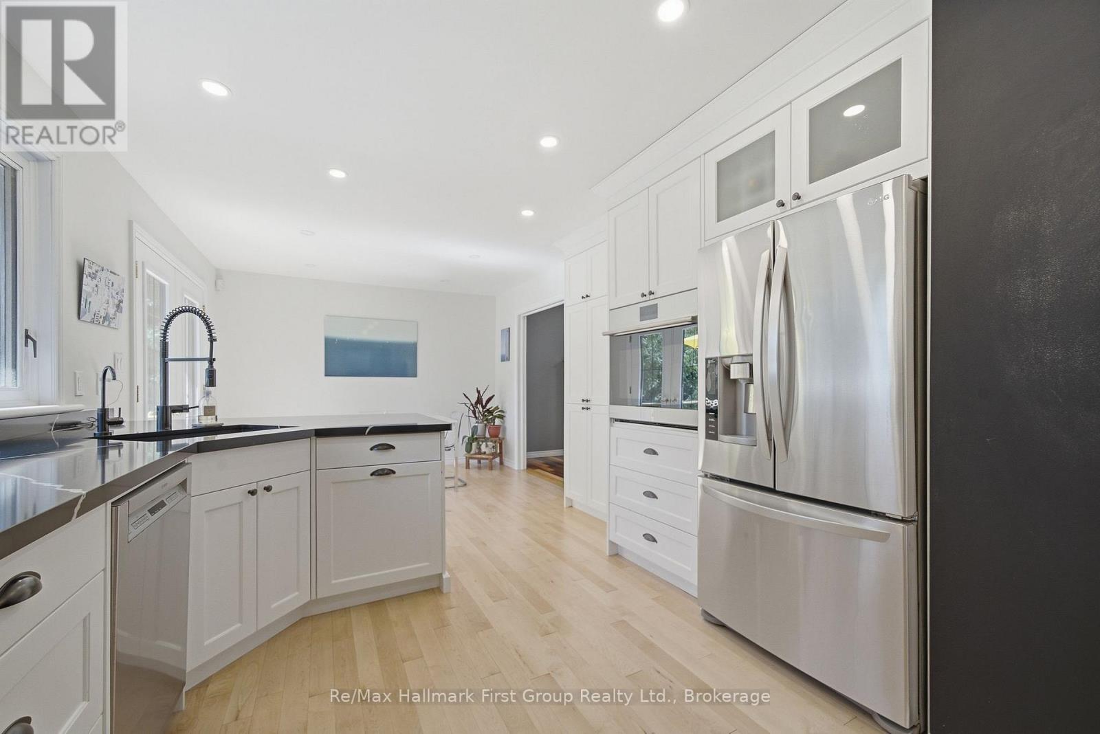 2772 DIVISION STREET N - Image 12