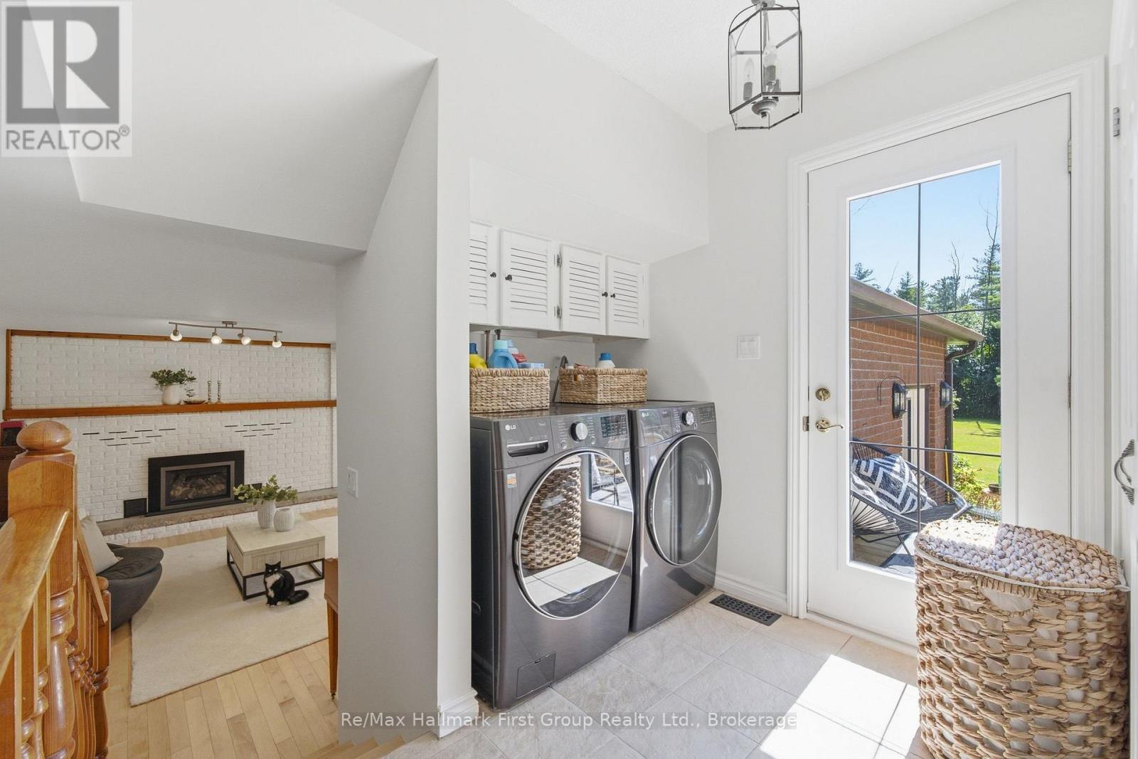 2772 DIVISION STREET N - Image 17