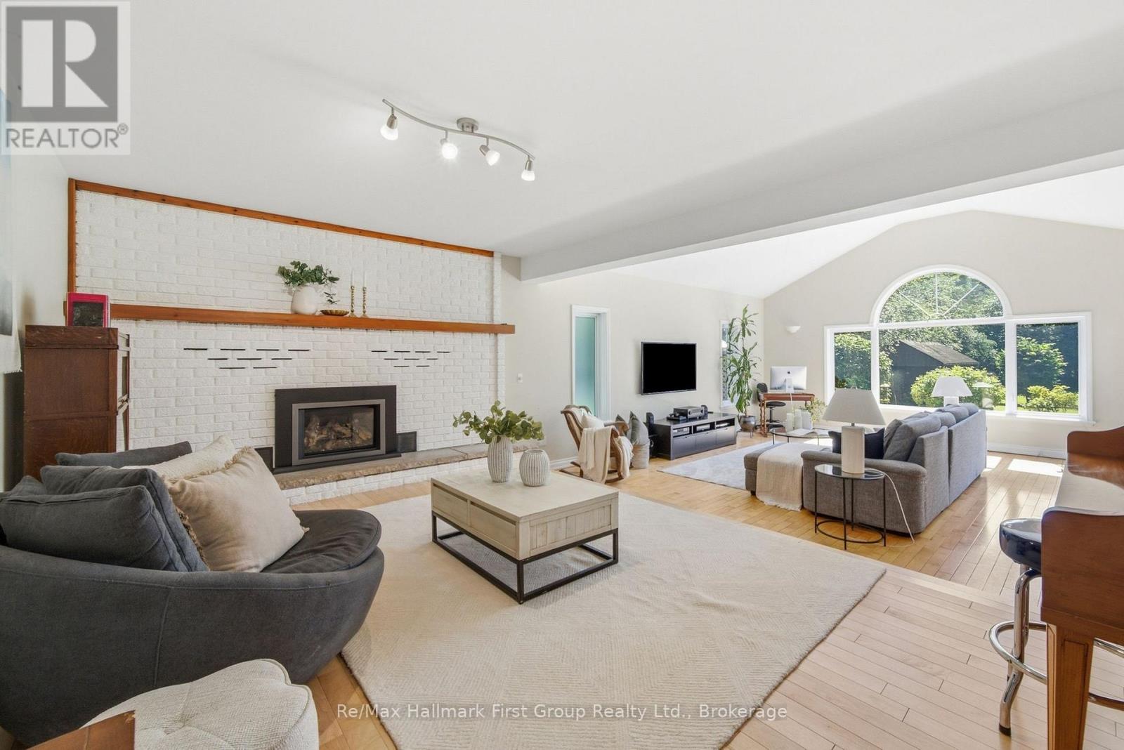 2772 DIVISION STREET N - Image 20